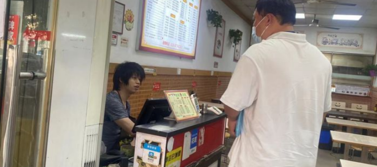 白云京溪：常检查促提升，督促餐饮店做好垃圾分类
