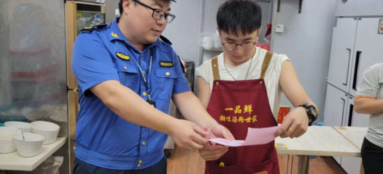 让乱倒垃圾行为无处遁形！白云三元里处罚一乱倒垃圾商铺
