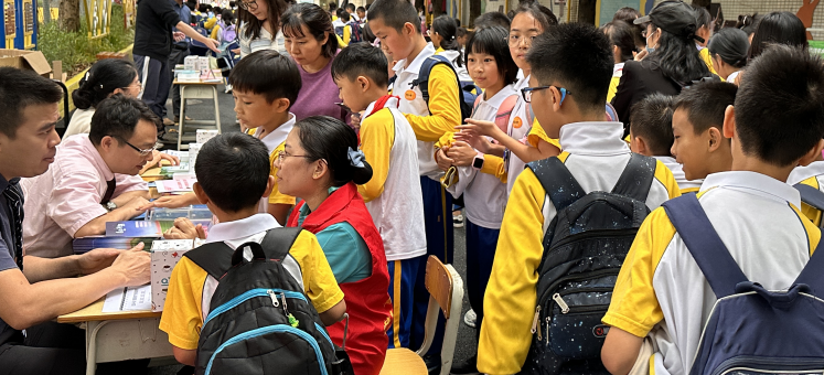 儿科身心健康服务排“长龙”！广州白云社区儿科进鹤龙校园大受欢迎