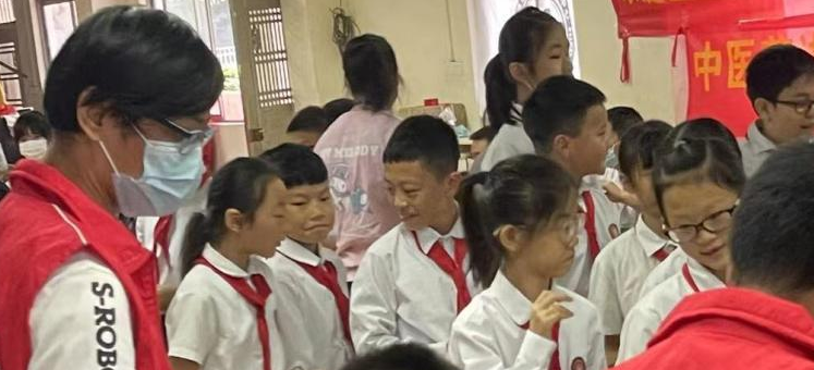 解开小小男子汉青春成长的秘密！白云青苗育才性教育直播课开讲