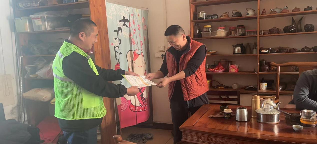 莫乱扔了！白云大源开展年花年桔分类收集宣传活动