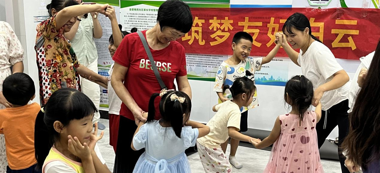 用钵音疗愈心灵促进情感连接！白云“朝夕一小时”老小颂钵音乐助力鹤龙金碧雅苑老小共建阳光心态