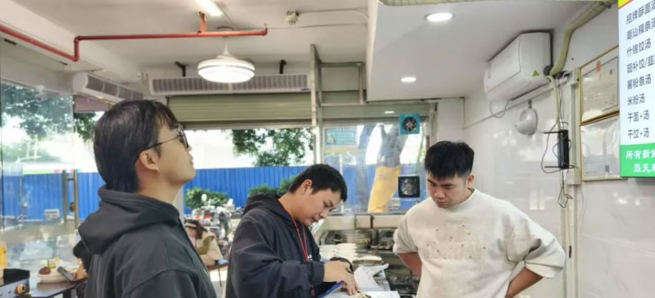 白云三元里：强化餐饮商铺垃圾分类检查，增强居民和商户的环保意识