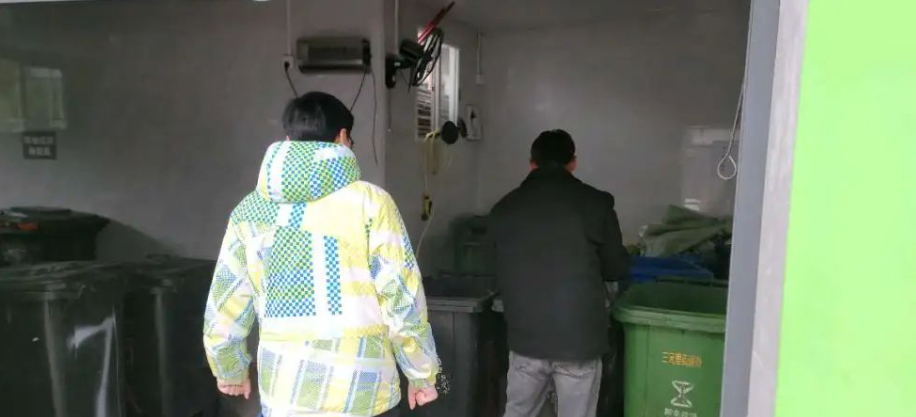 白云三元里开展垃圾分类检查与宣传活动,提升居民垃圾分类意识
