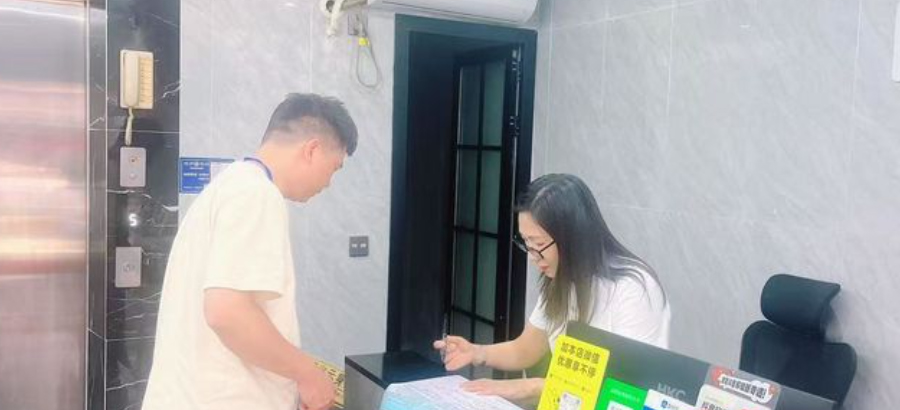 白云京溪检查青年公寓垃圾分类工作，推动公寓提升垃圾分类水平
