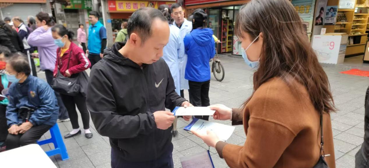 白云三元里：垃圾分类进商铺，沿街宣传倡环保
