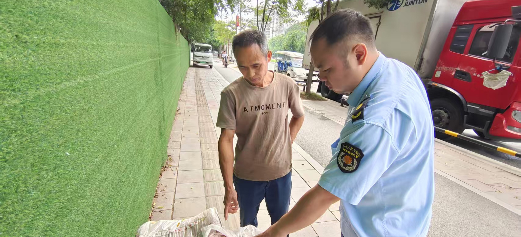 白云区石门白云湖两街联动执法筑牢城市环境治理屏障