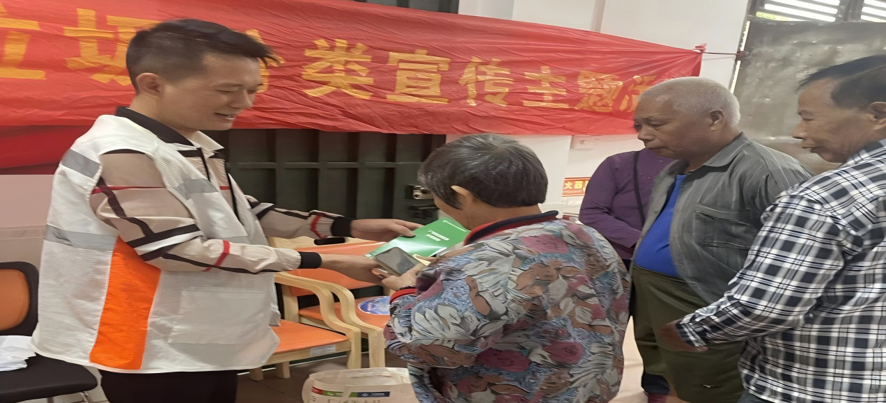 白云人和镇鸦湖村开展垃圾分类宣传 筑牢美丽乡村环保根基